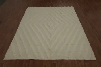 Elegant Beige Rug with Subtle Geometric Diamond Patterns Design 8x11