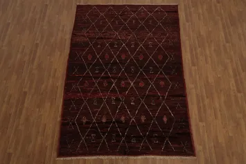 Elegant Moroccan Area Rug 7x10 with Intricate Geometric Patterns
