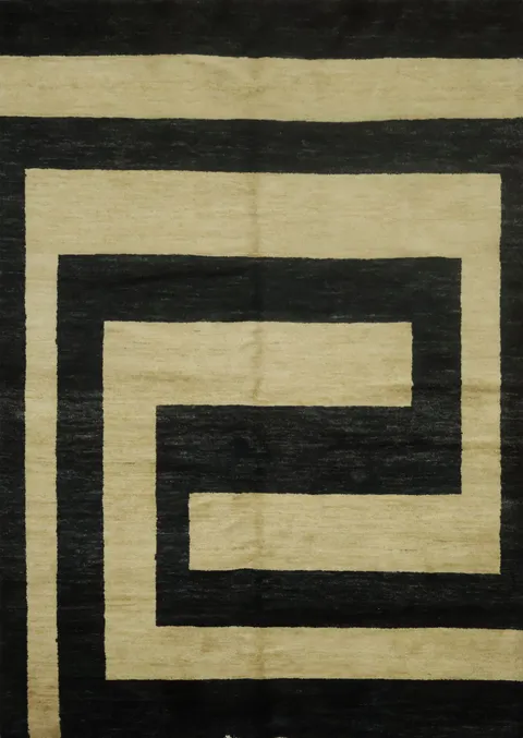 Modern Geometric Design Black and Beige Wool Rug for Living Rooms 6x8