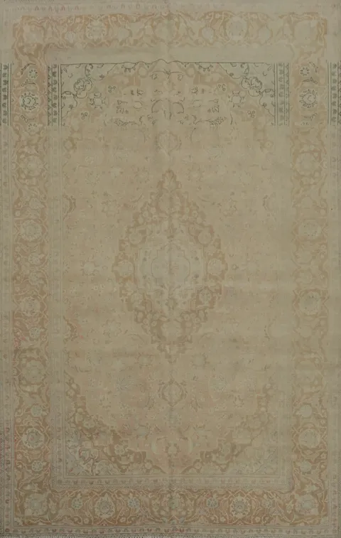 Vintage Charm and Grace in a Beautifully Detailed Persian Rug 8x11