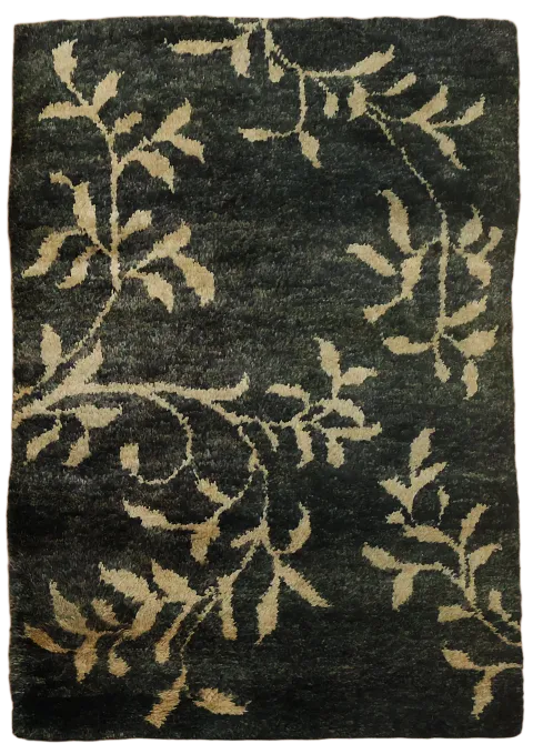 Abstract Leaf Art Rug with Dark Background Elegance 5x7