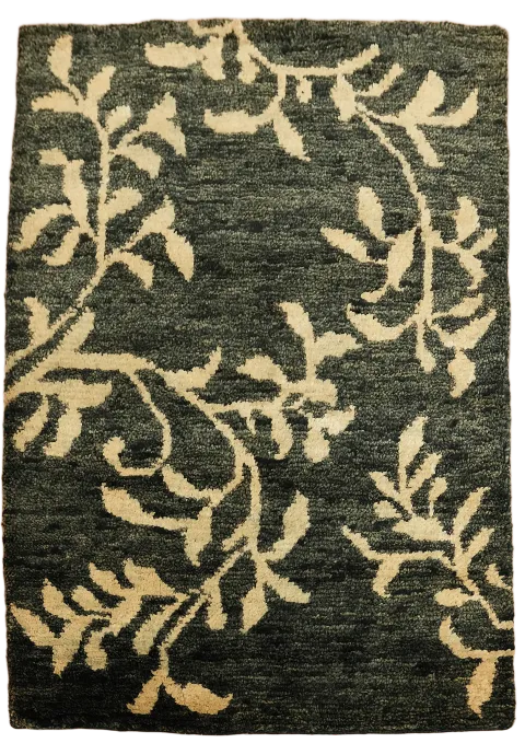 Black and Beige Rug with Nature Inspired Floral Design 5x7 ft
