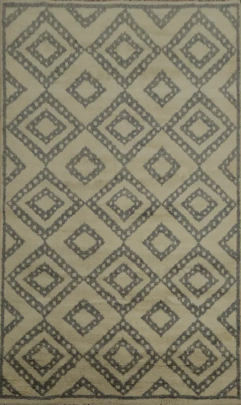 Eye-catching Moroccan Area Rug 5x8 for Contemporary Interiors