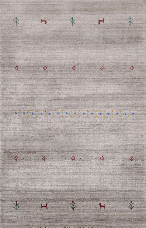 Elegant Gray Rug with Subtle Geometric and Animal Patterns 3x5