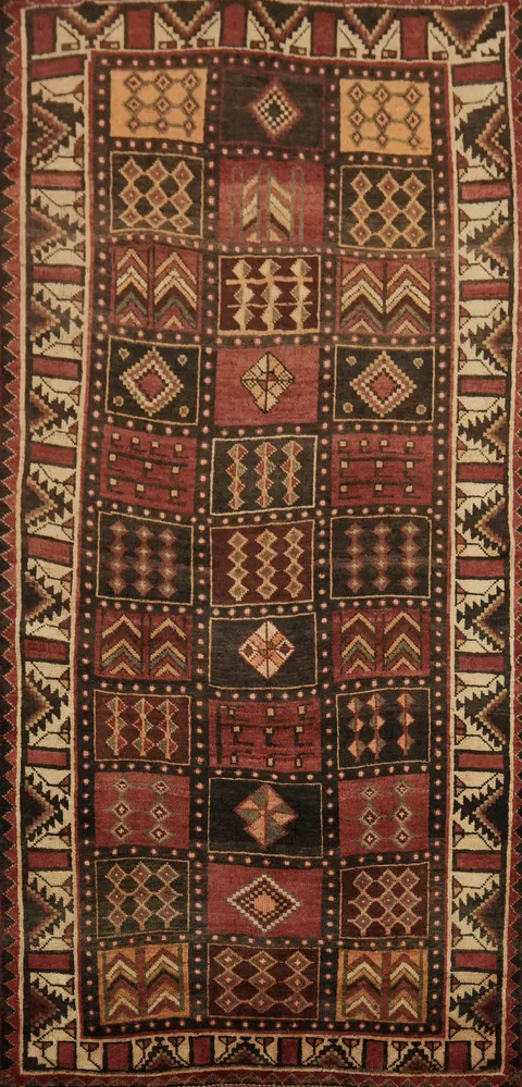 Vintage Garden Design Bakhtiari Persian Rug 4x8