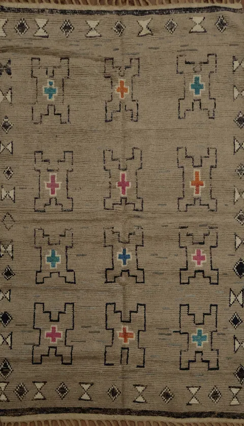 Artful Simplicity Moroccan Area Rug 5x8 with Eye-Catching Motifs