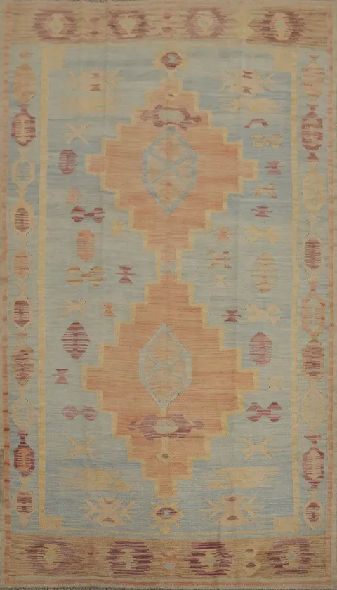 Soft Tones and Geometric Patterns in a Vintage-Style Rug 5x8