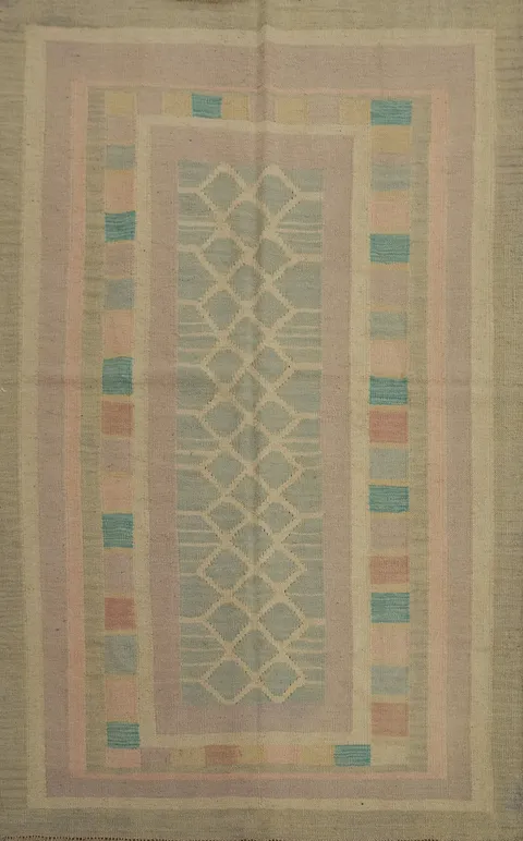 Classic Pastel Geometric Rug 4x6 for Elegant Modern Interiors
