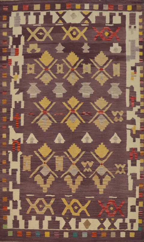 Artisanal Kilim Rug 5x7 Featuring Intricate and Colorful Design