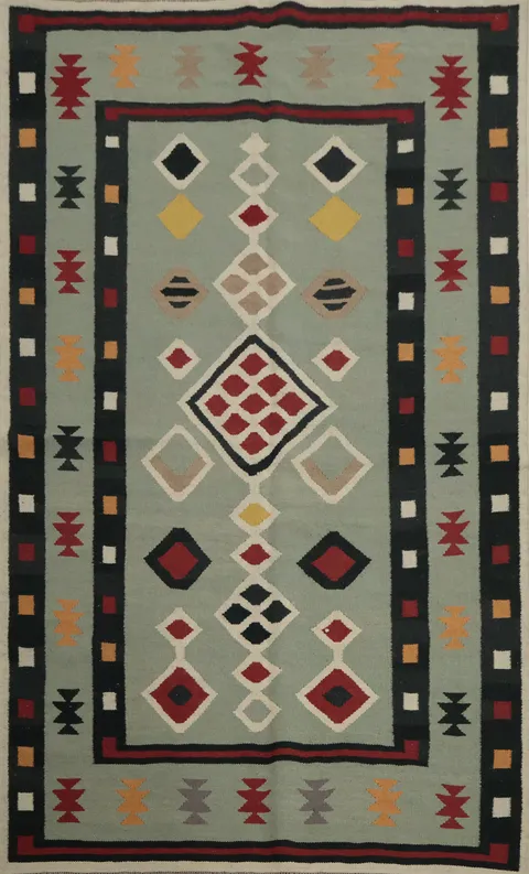 Geometric Glamour: Stylish Kilim Area Rug 5x8 with Bold Patterns