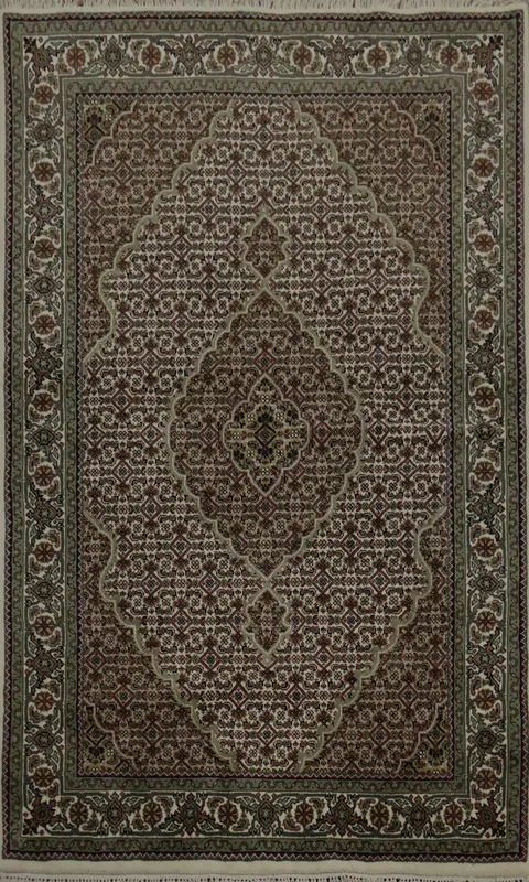Exquisite Tabriz Mahi Persian Rug 4x6 with Floral Patterns