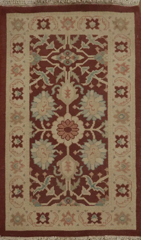 Timeless Floral Elegance: Classic Patterned Rug in Red 2x3