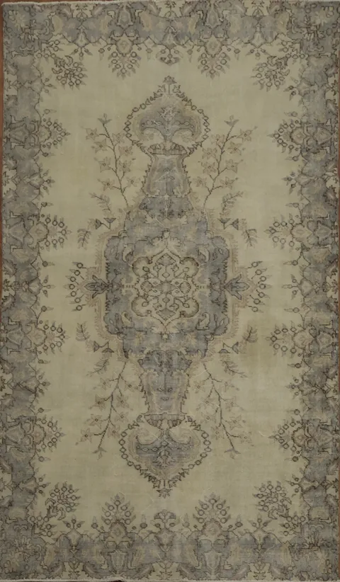 Exquisite Vintage Beige Rug with Intricate Distressed Medallion Design 5x9