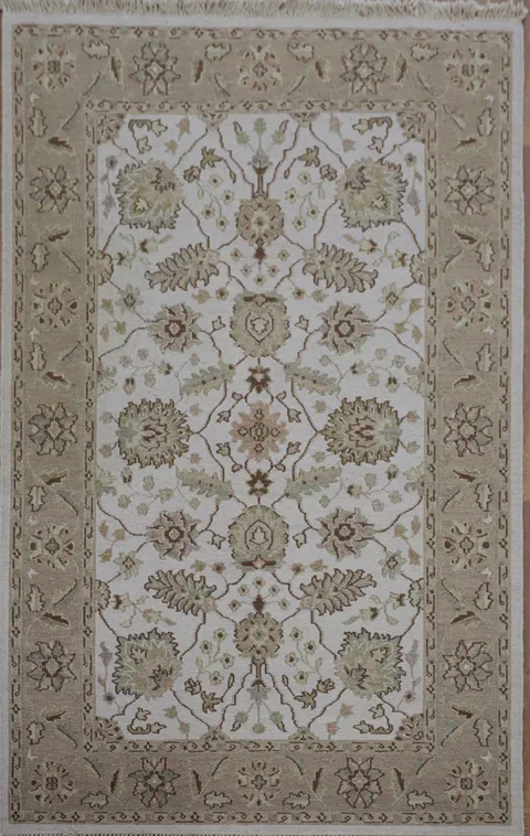 Sophisticated Neutral Sumak Oriental Area Rug 5x8