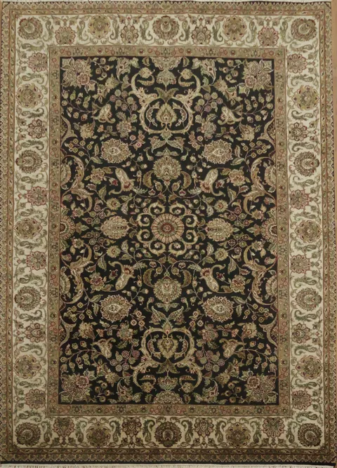 Luxurious Traditional Black and Ivory Agra Area Rug 7x10
