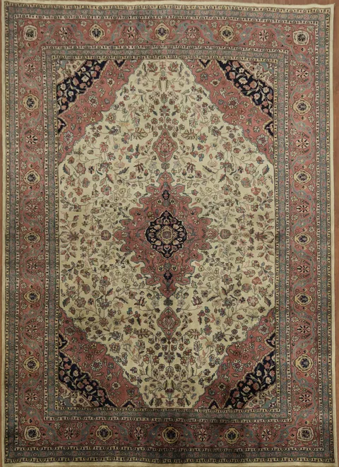 Classic charm: Sarouk Persian Area Rug 8x11