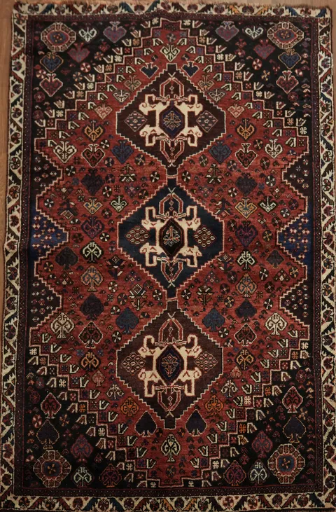 Beautifully Crafted Vegetable Dye Shiraz Persian Rug 4x5
