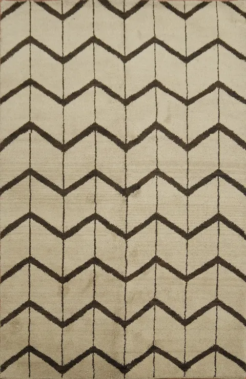 Chic Chevron Patterns: Contemporary Beige Area Rug 5x8