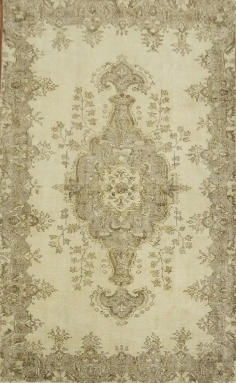 Beautifully Crafted Anatolian Turkish Area Rug 5x9