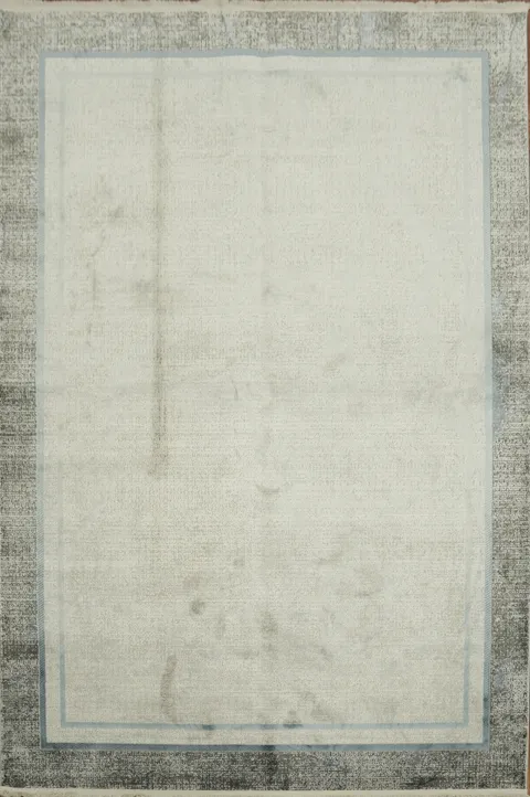 Refined Grey and White Rug Enhancing Cozy Home Atmosphere 5x8