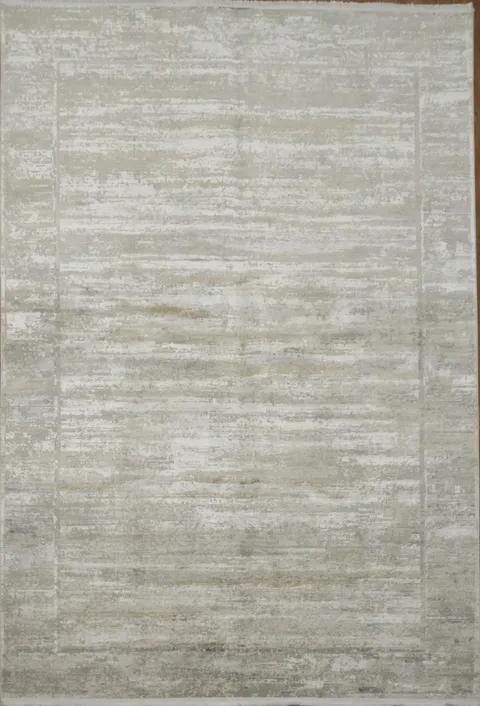 Versatile Gray and Beige Rug for Modern Decor 5x8