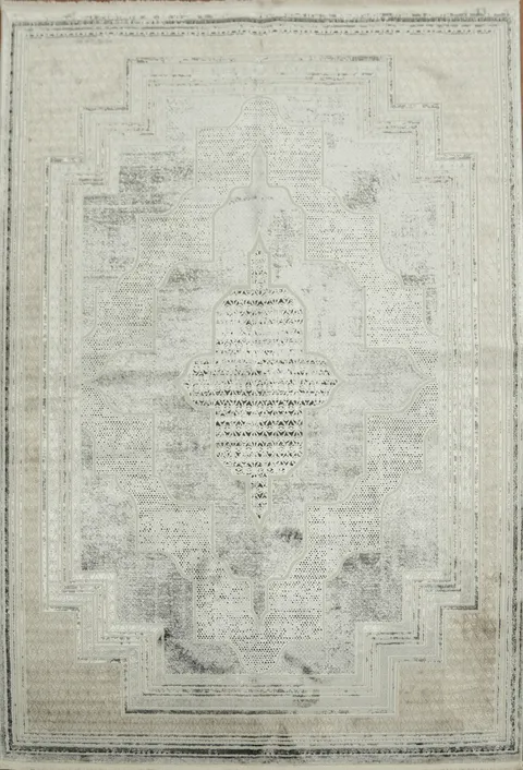 Classic Turkish-Inspired Grey Rug with Stylish Minimalist Detail 5x8