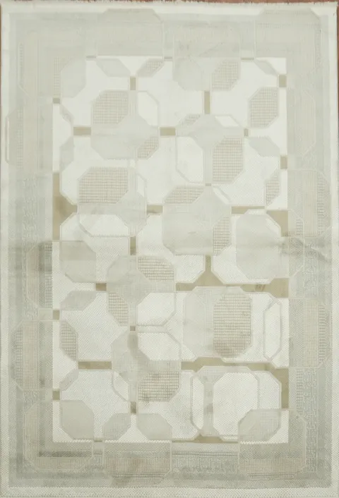 Stylish Beige and White Rug with Geometric Details Perfect for Living Rooms 5x8