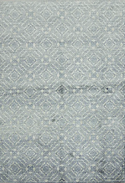 Luxurious Blue Rug with Classic Patterns for Every Room 5x8