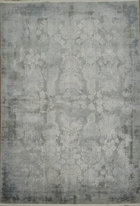 Sophisticated grey area rug featuring classic design elements 5x8