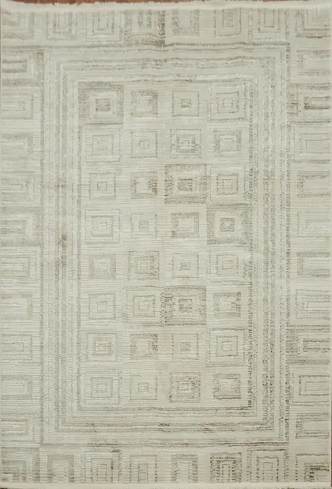 Luxurious Handmade Area Rug Featuring Intricate Geometric Motifs 5x8