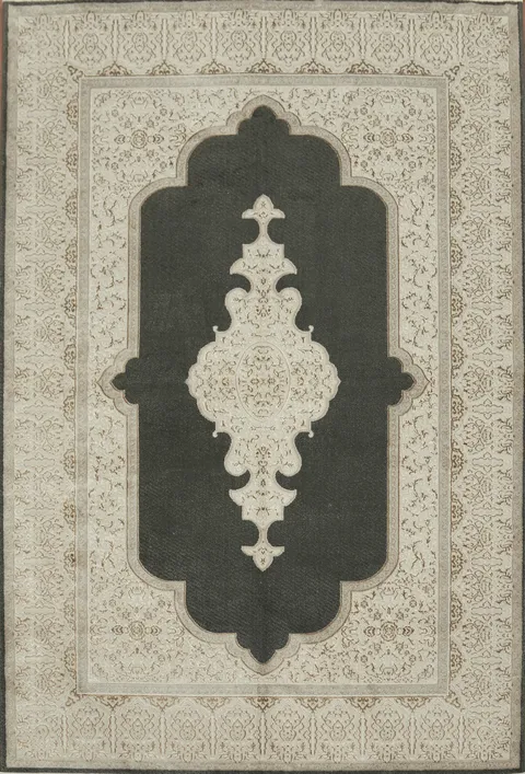 Modern Gray Rug with Distinctive Black Central Pattern 5x8