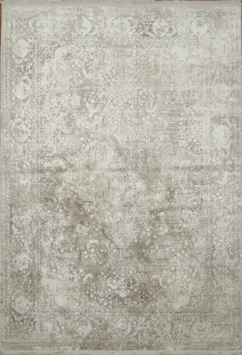 Elegant Vintage-Inspired Grey Area Rug with Subtle Distressed Design 4x6