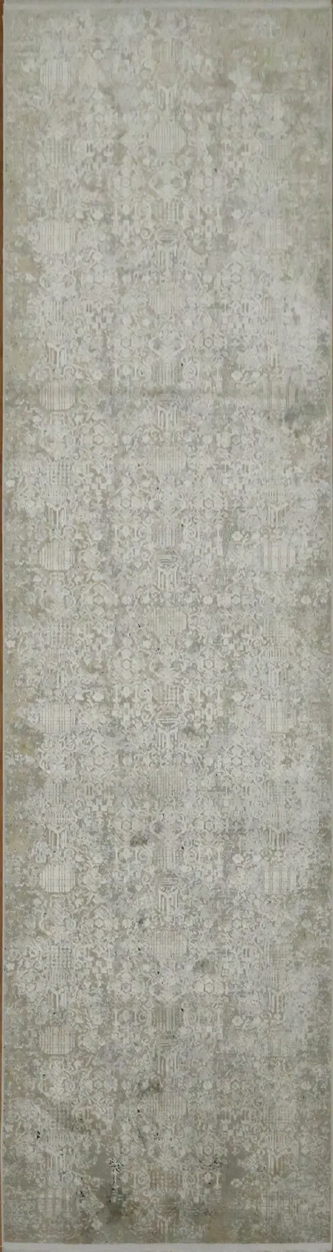 Classic Vintage Style Runner Rug in Soft Neutral Tones 3x10
