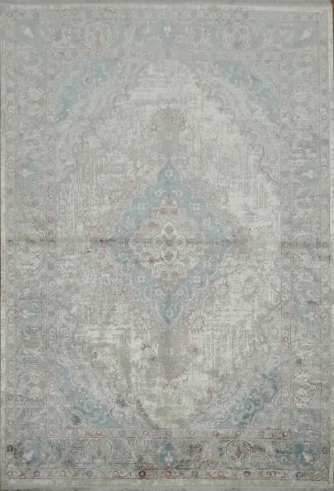 Elegant Vintage-Inspired Rug with Subtle Blue and Grey Tones 5x8