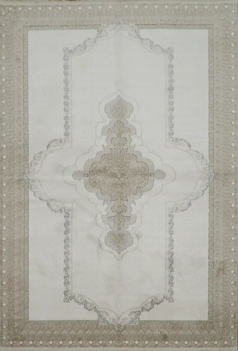 Elegant Vintage-Inspired Rug with Intricate Floral Patterns 5x8