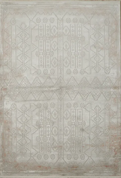 Minimalist Light Grey Rug Ideal for a Modern Living Space 5x8