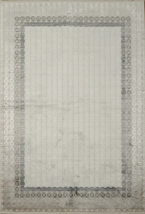 Sophisticated Neutral Toned Area Rug with Patterned Edges 5x8