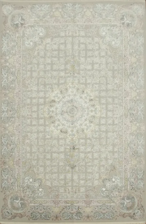 Luxurious Soft Grey and Ivory Area Rug with Vintage Charm 6x10