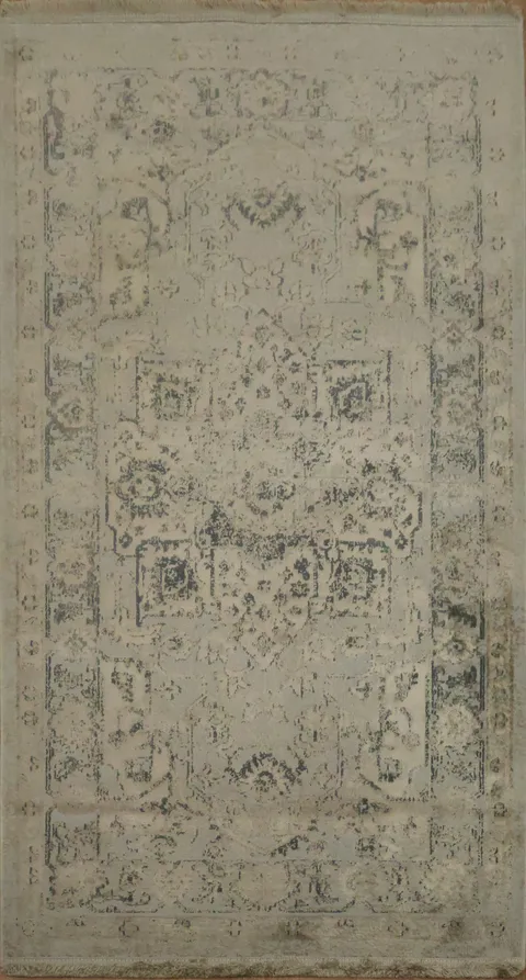 Distressed Design Beige Rug: A Touch of Vintage Charm 3x5