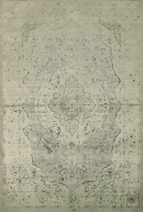 Vintage-Style Rug Featuring a Sophisticated Ornate Pattern 5x8