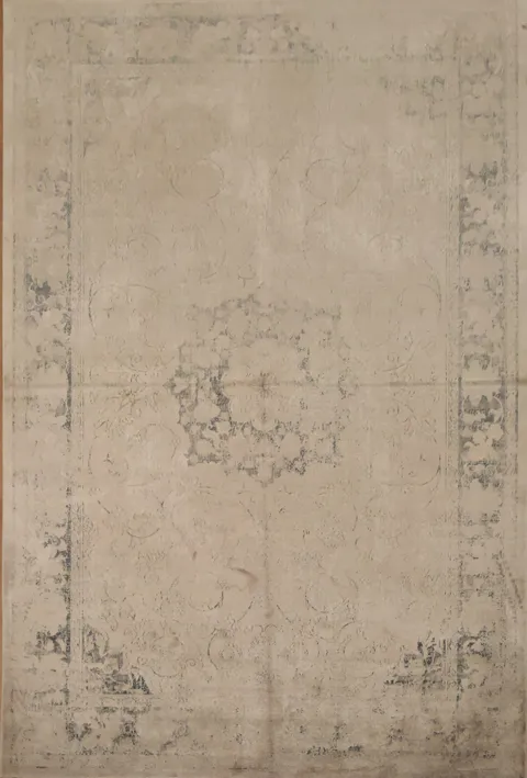 Timeless Elegance: Subtle Beige Rug with Distinctive Patterns 5x8