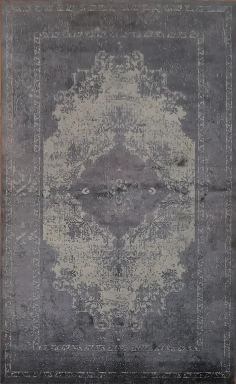 Timeless Antique-Style Gray Rug with Refined Baroque Pattern 5x8