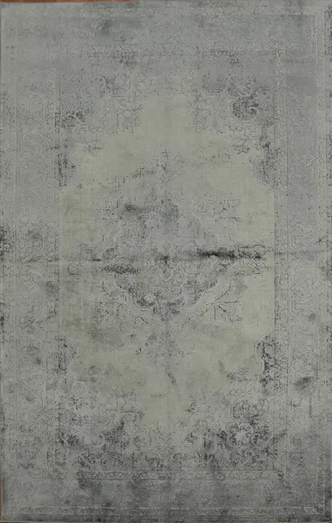 Sophisticated Area Rug in Gray with Antique Distressing 5x8