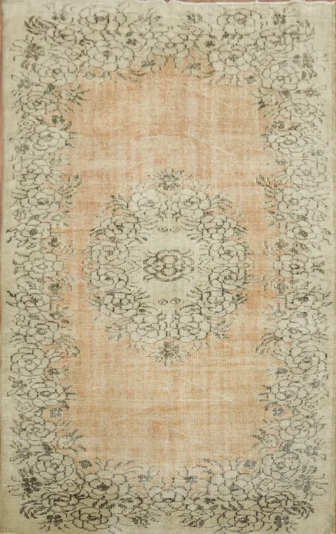 Vintage Floral Elegance: Distressed Oriental Medallion Rug Design 5x8