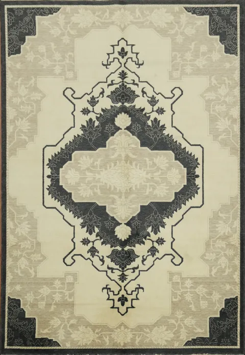 Classic Beige and Black Rug with Intricate Central Design 6x9