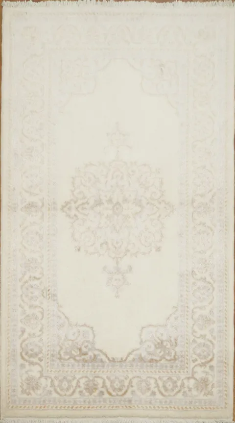 Elegant Vintage-Inspired Rug for a Timeless Living Room Ambiance 3x5