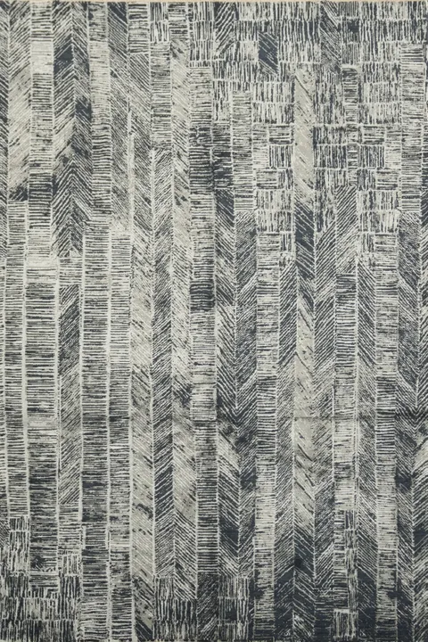 Sleek Monochrome Rug with Abstract Chevron Pattern 7x10