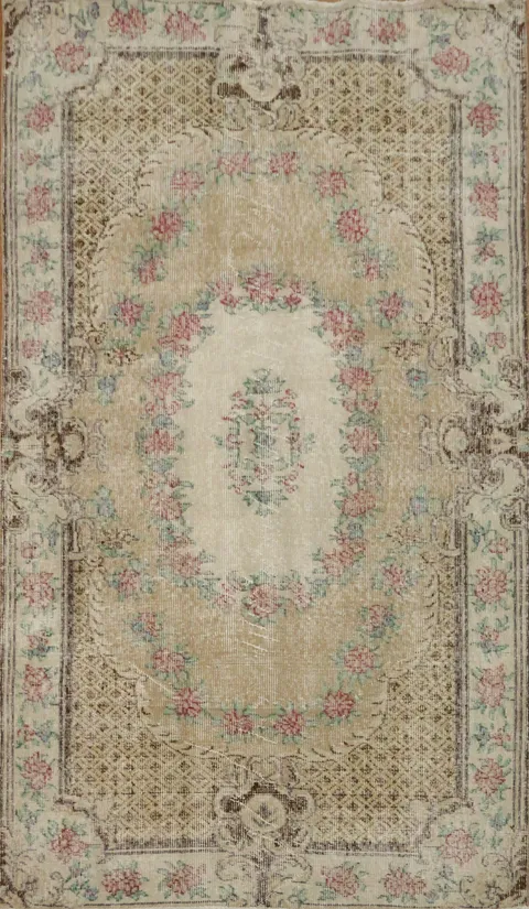 Elegant Vintage Area Rug with Floral Patterns and Classic Motifs 4x7