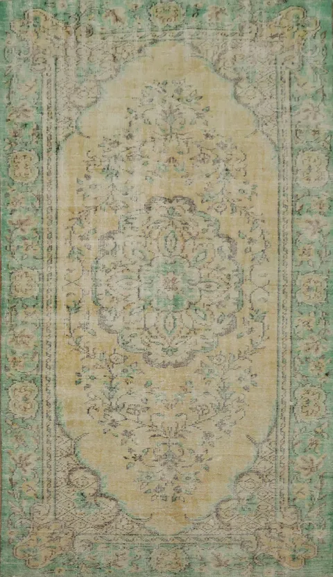 Classic Charm: Ornate Vintage Rug for Sophisticated Spaces 5x9