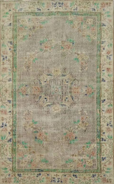 Elegant Antique Style Rug Perfect for Classic Home Décor 5x9